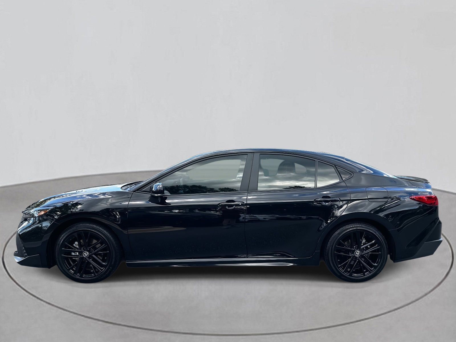 2025 Toyota Camry SE photo 2
