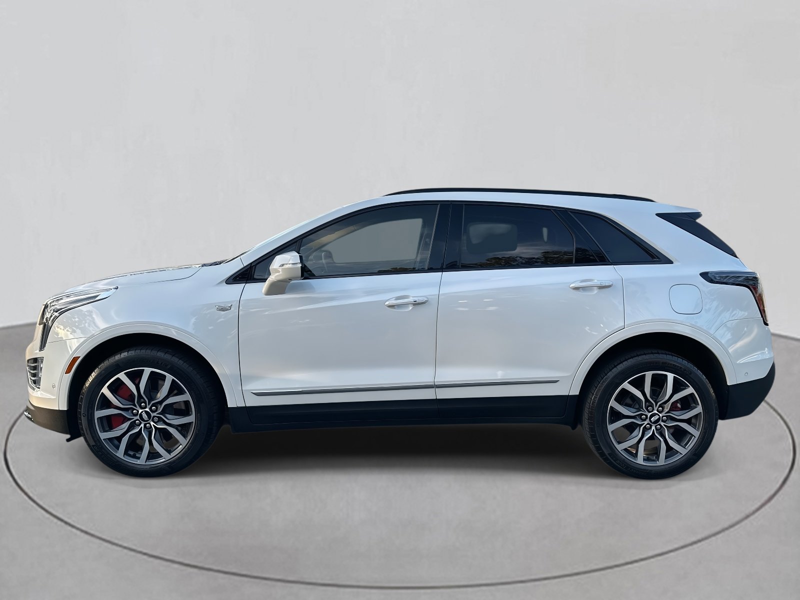 2023 Cadillac XT5 Sport photo 2