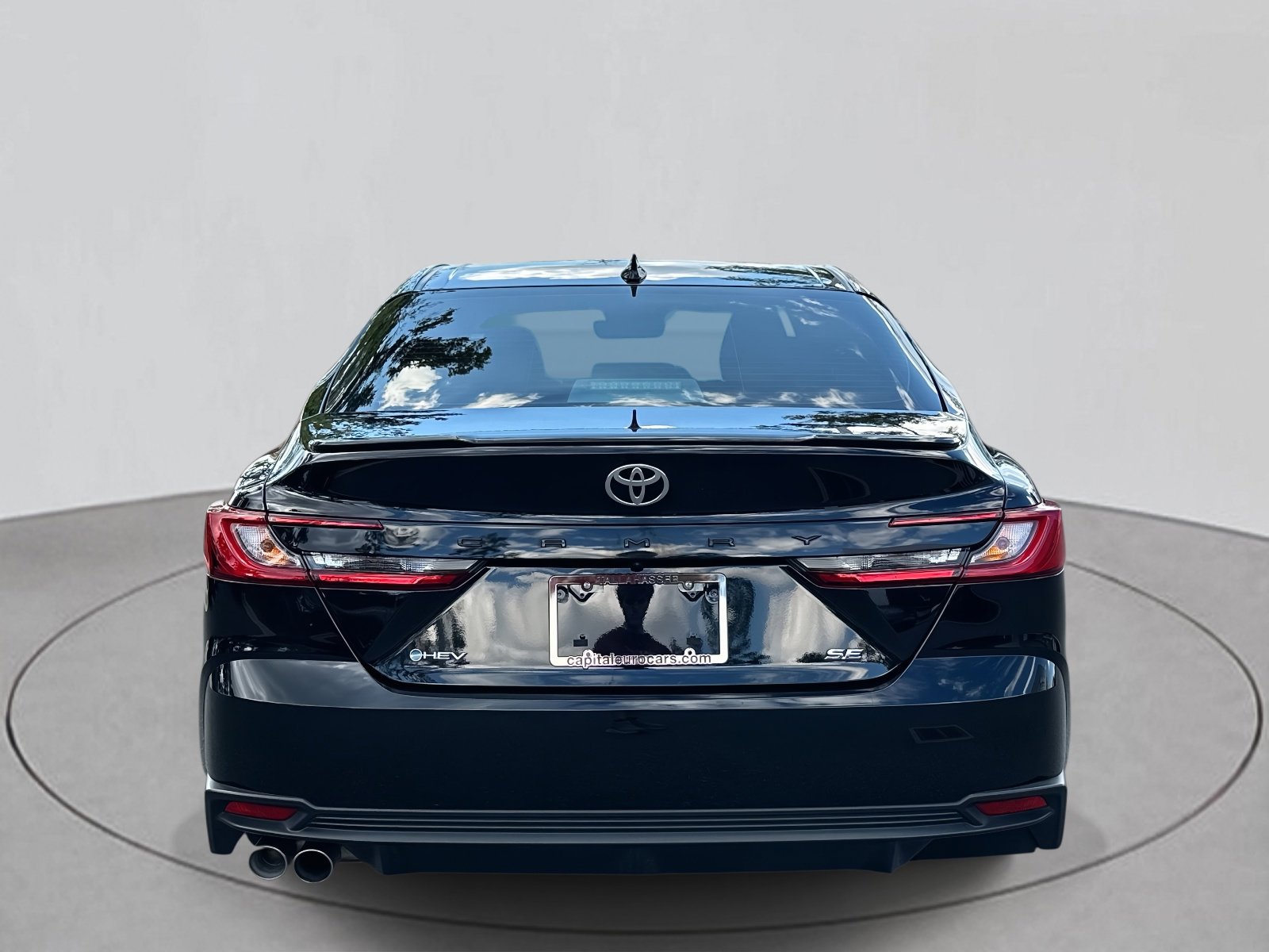 2025 Toyota Camry SE photo 4
