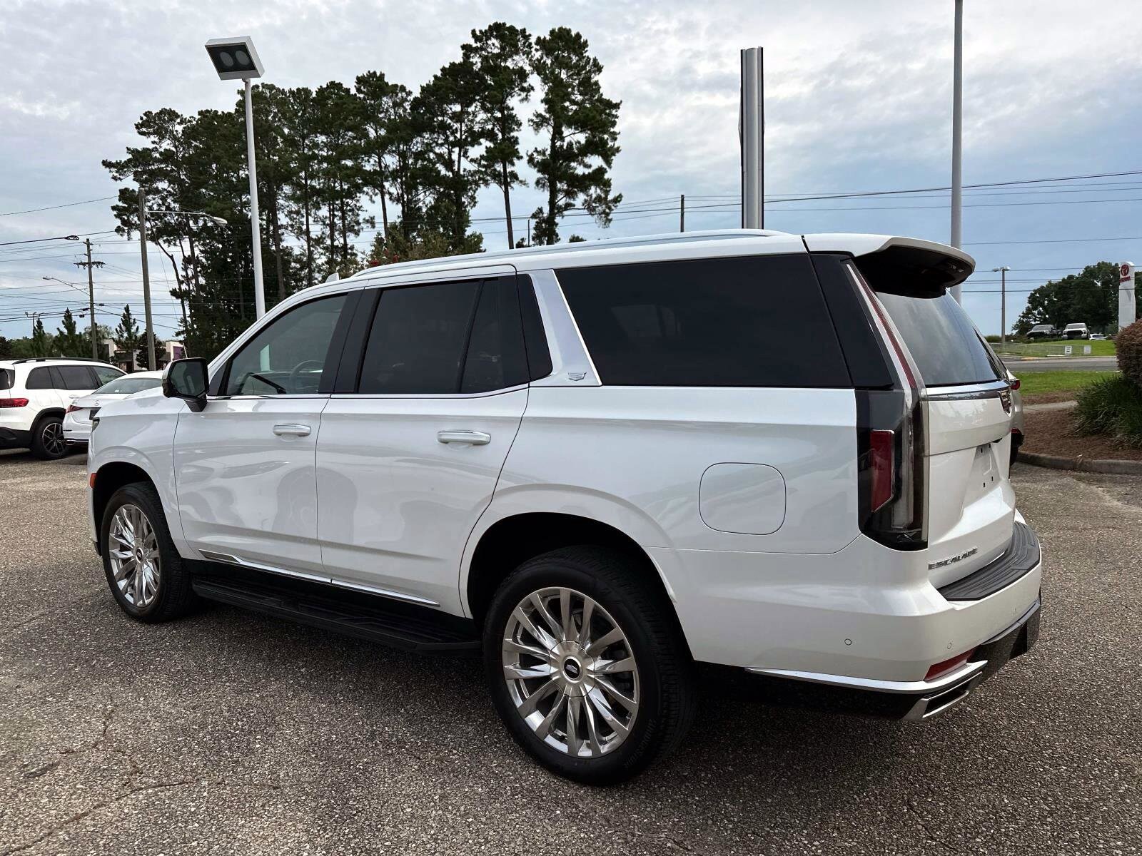 2024 Cadillac Escalade Premium Luxury photo 3