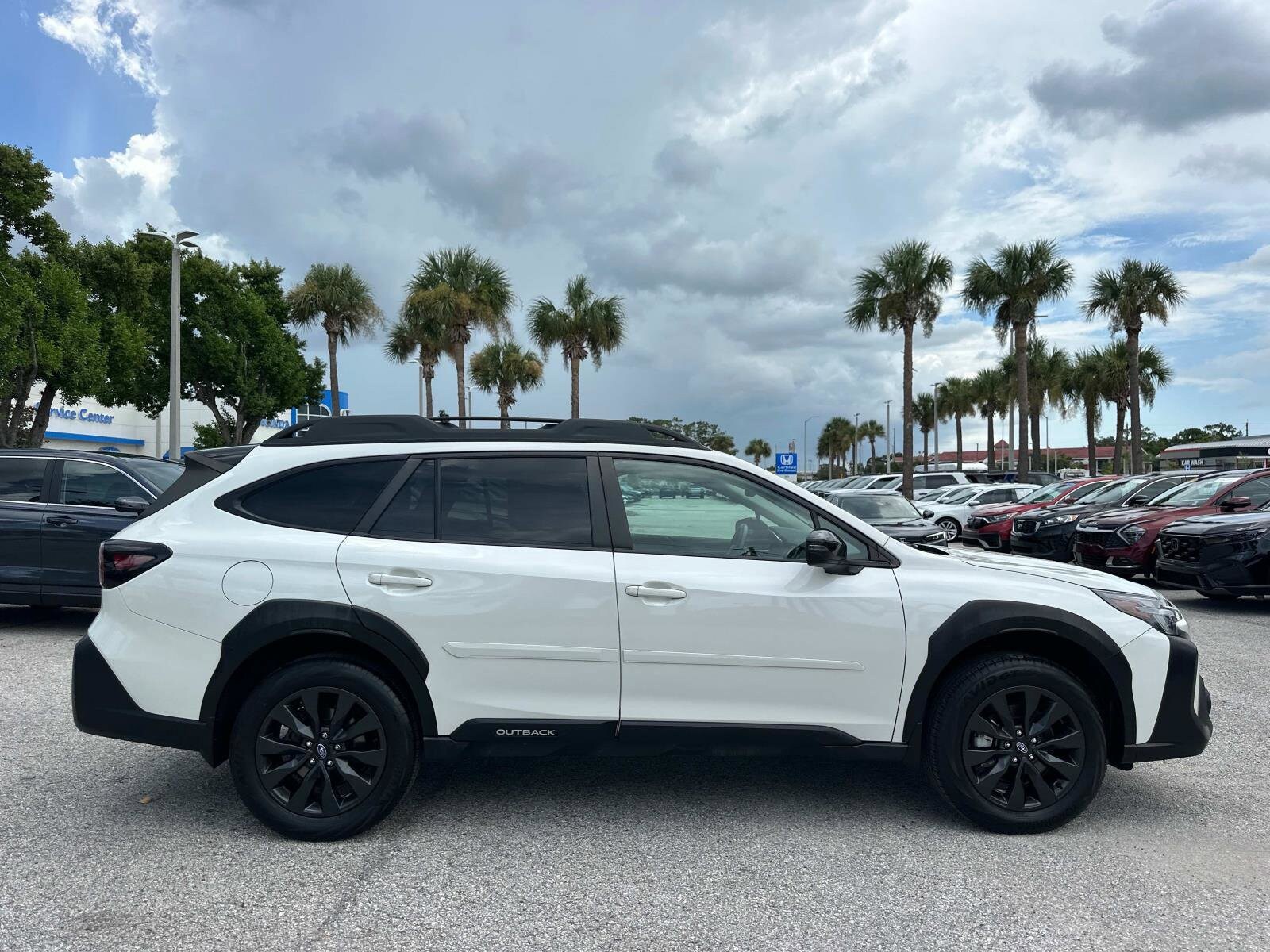 2023 Subaru Outback Onyx Edition photo 2