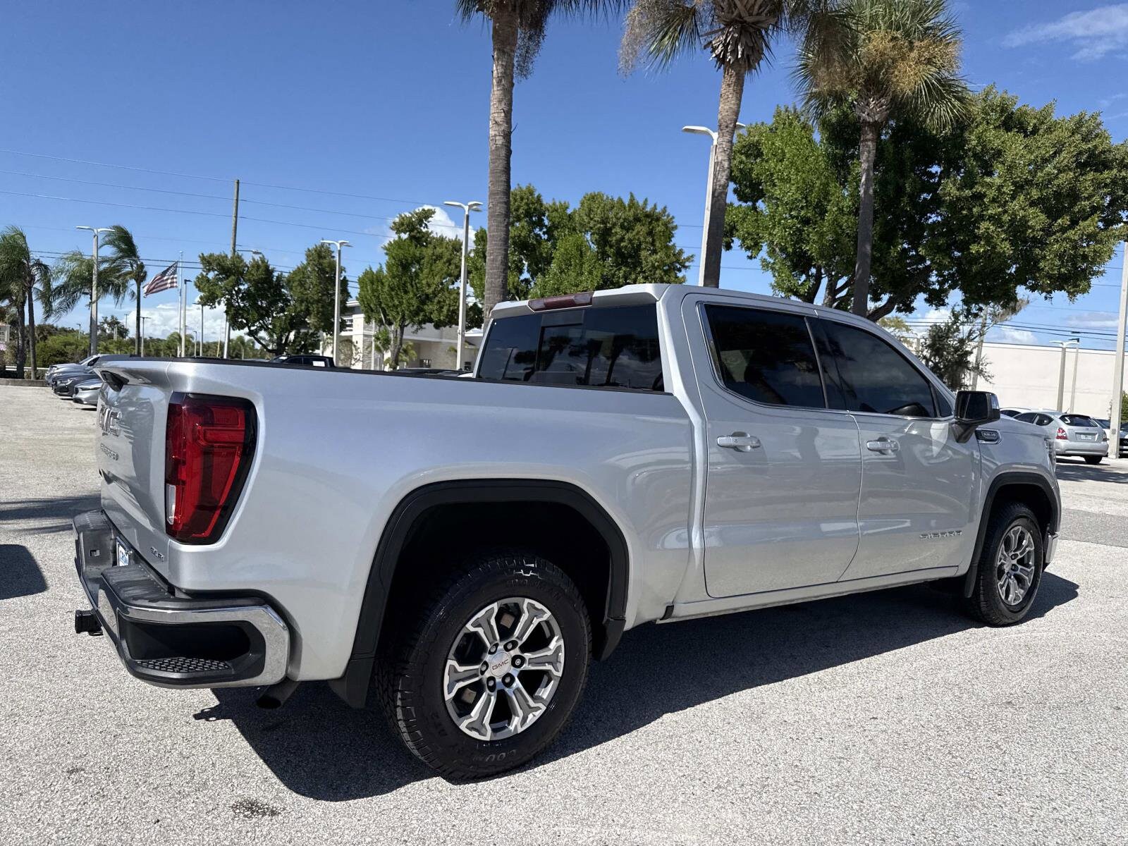 2020 Gmc Sierra 1500 SLE photo 2