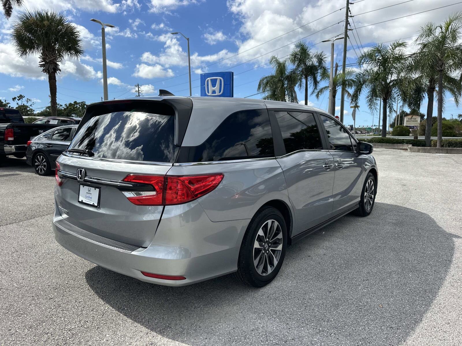 2024 Honda Odyssey EX-L photo 2
