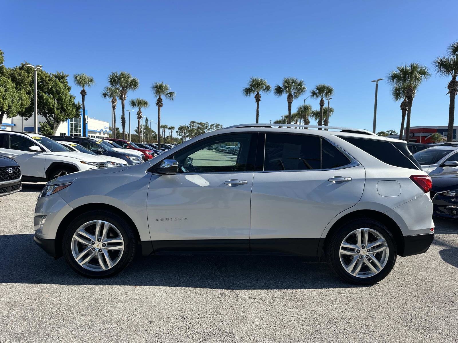 2019 Chevrolet Equinox Premier photo 2