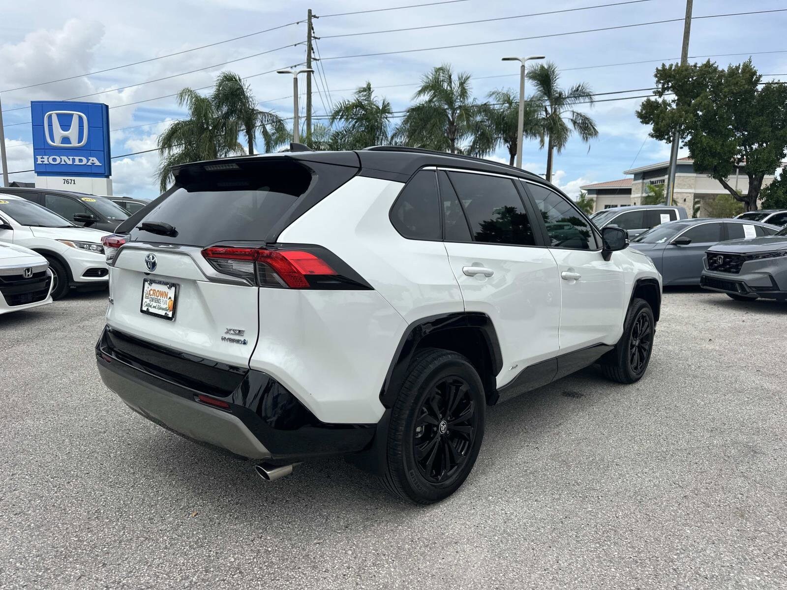 2023 Toyota RAV4 Hybrid XSE photo 2