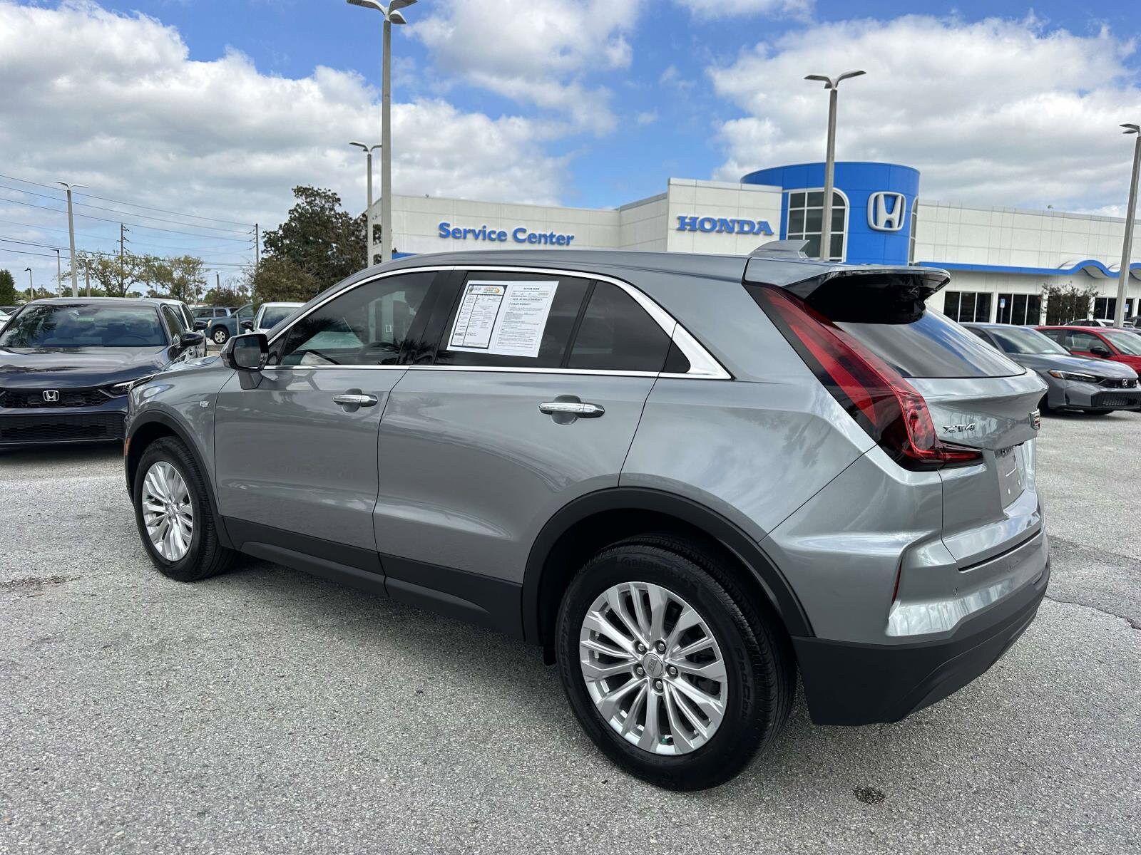 2024 Cadillac XT4 Luxury photo 3