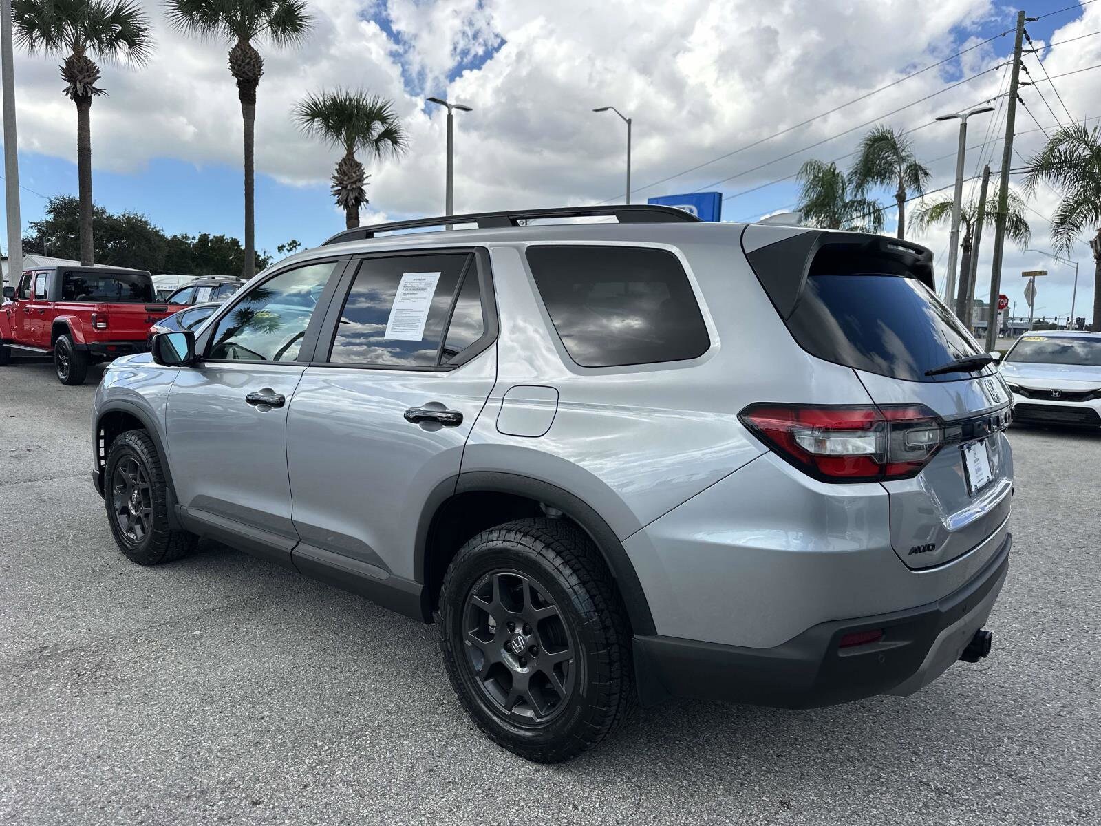 2025 Honda Pilot TrailSport photo 3