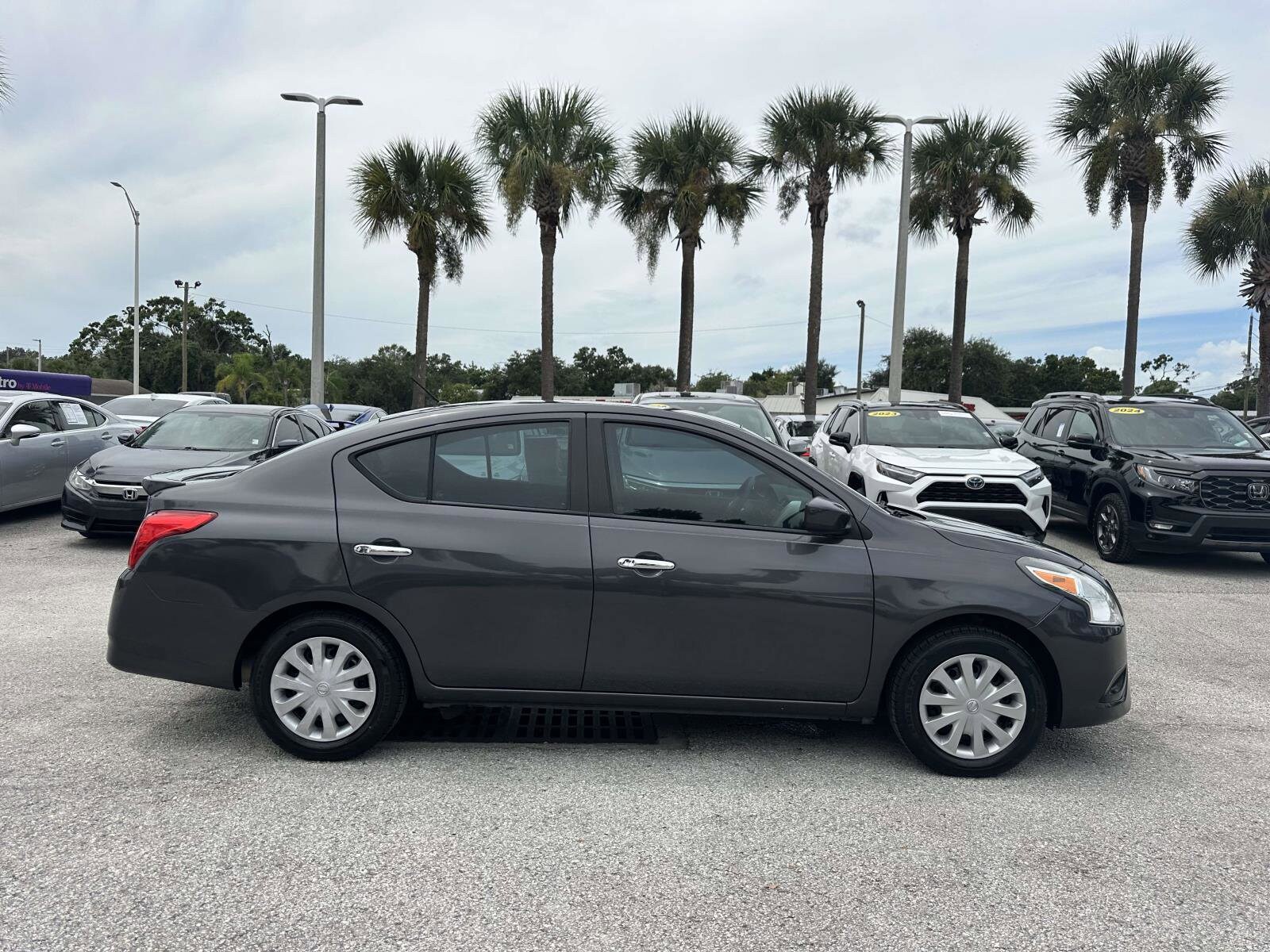 2015 Nissan Versa SV Sedan photo 2