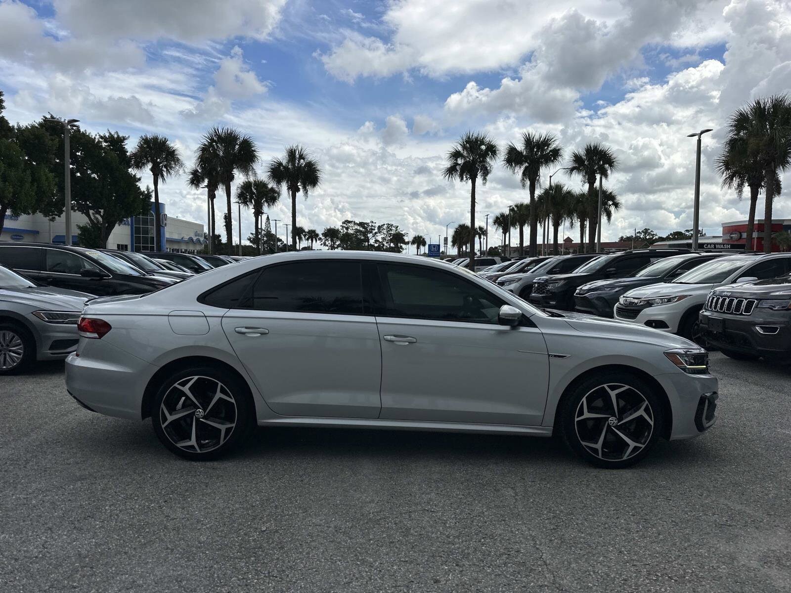 2020 Volkswagen Passat 2.0T R-Line photo 2