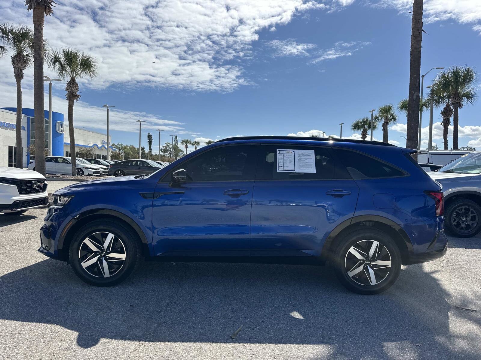 2022 Kia Sorento S photo 2