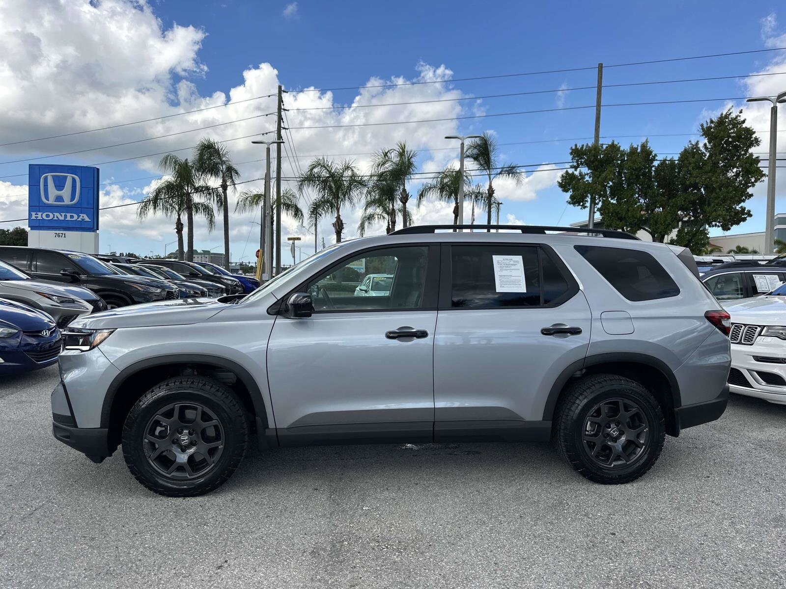 2025 Honda Pilot TrailSport photo 2