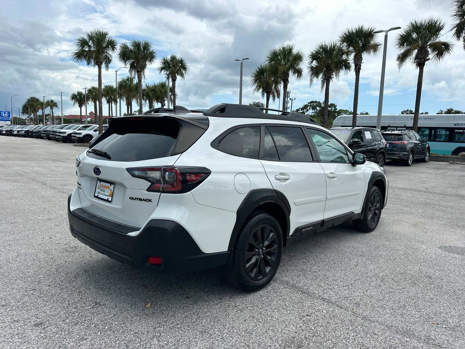 2023 Subaru Outback Onyx Edition photo 3