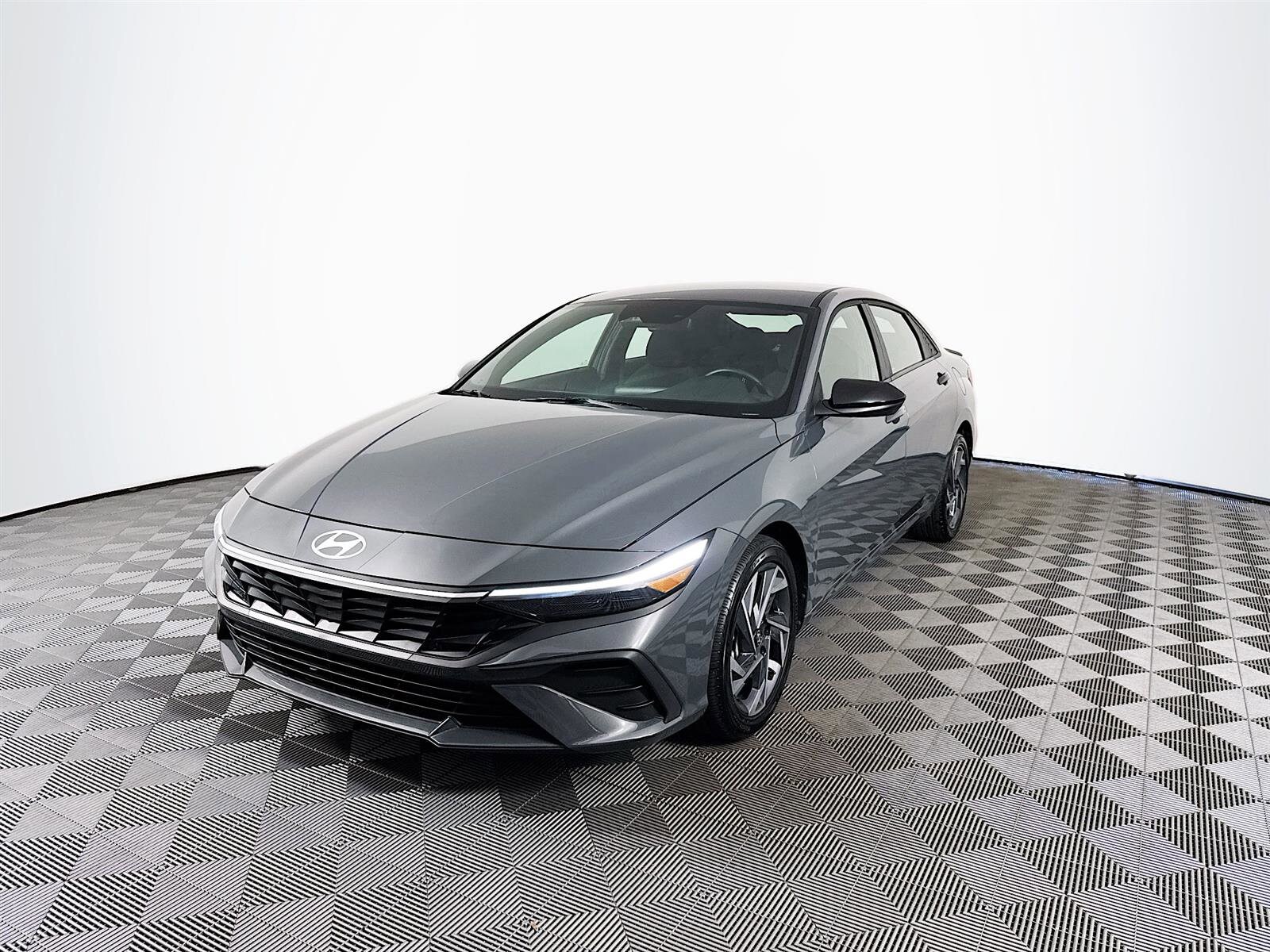 2025 Hyundai Elantra SEL Sport photo 3