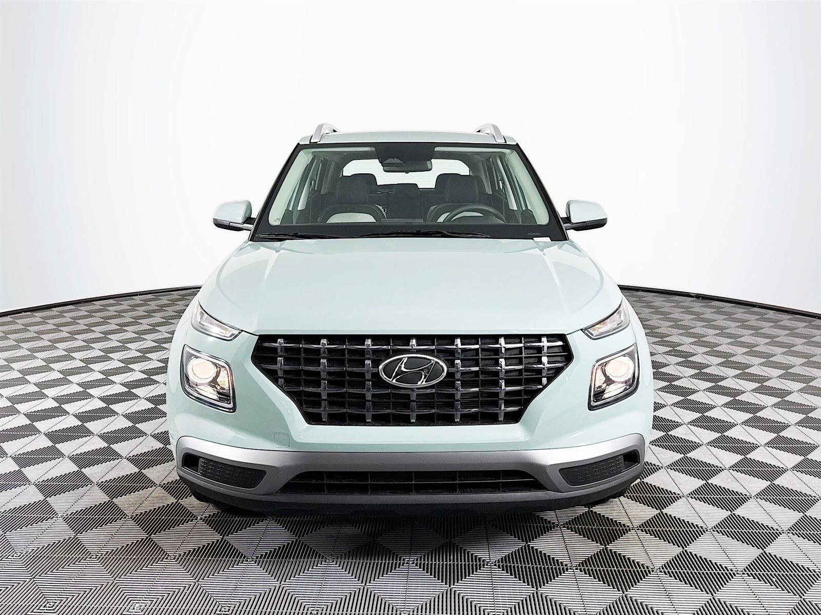2026 Hyundai Venue SEL photo 2