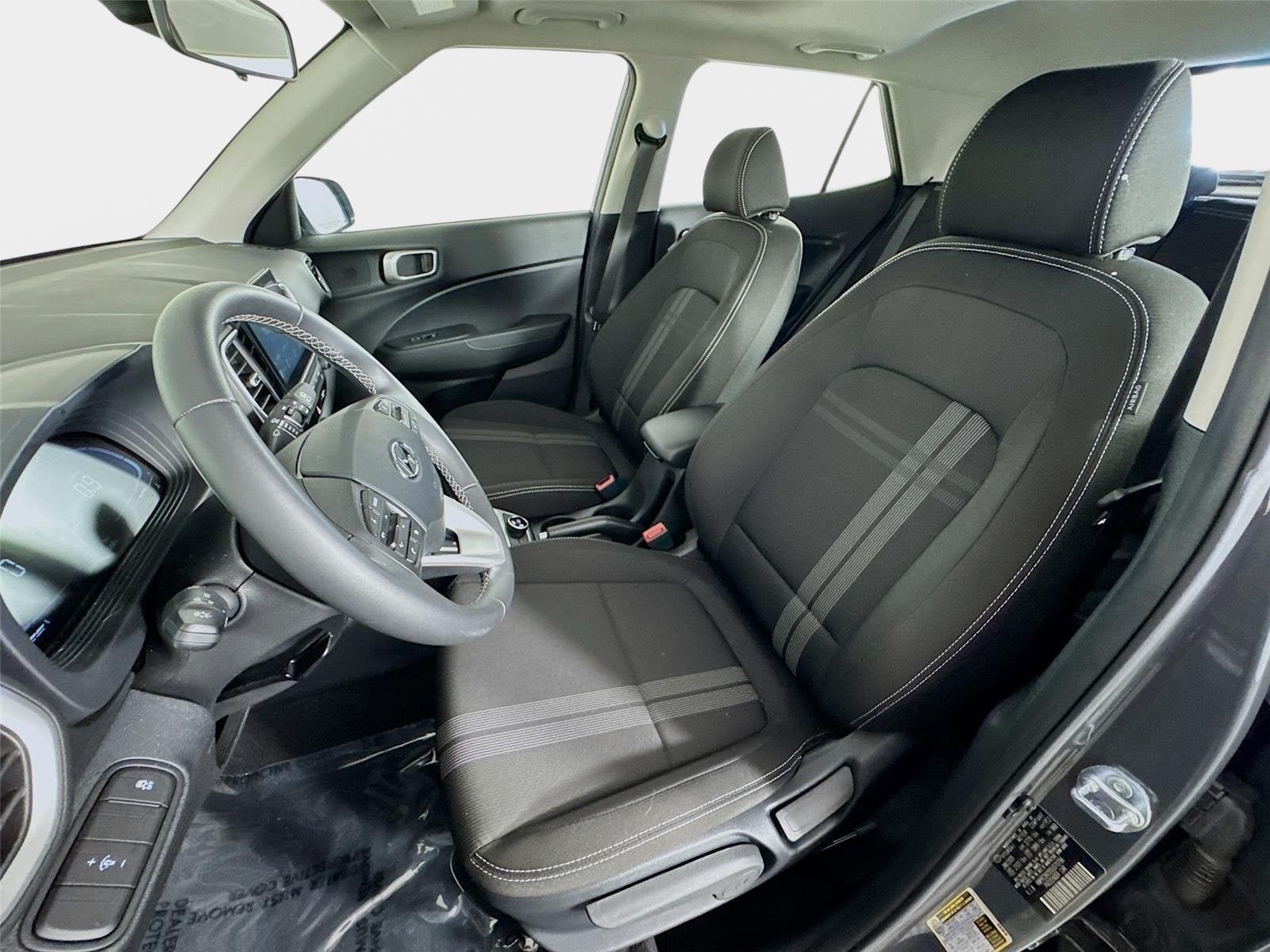 2025 Hyundai Venue SEL - Photo 11