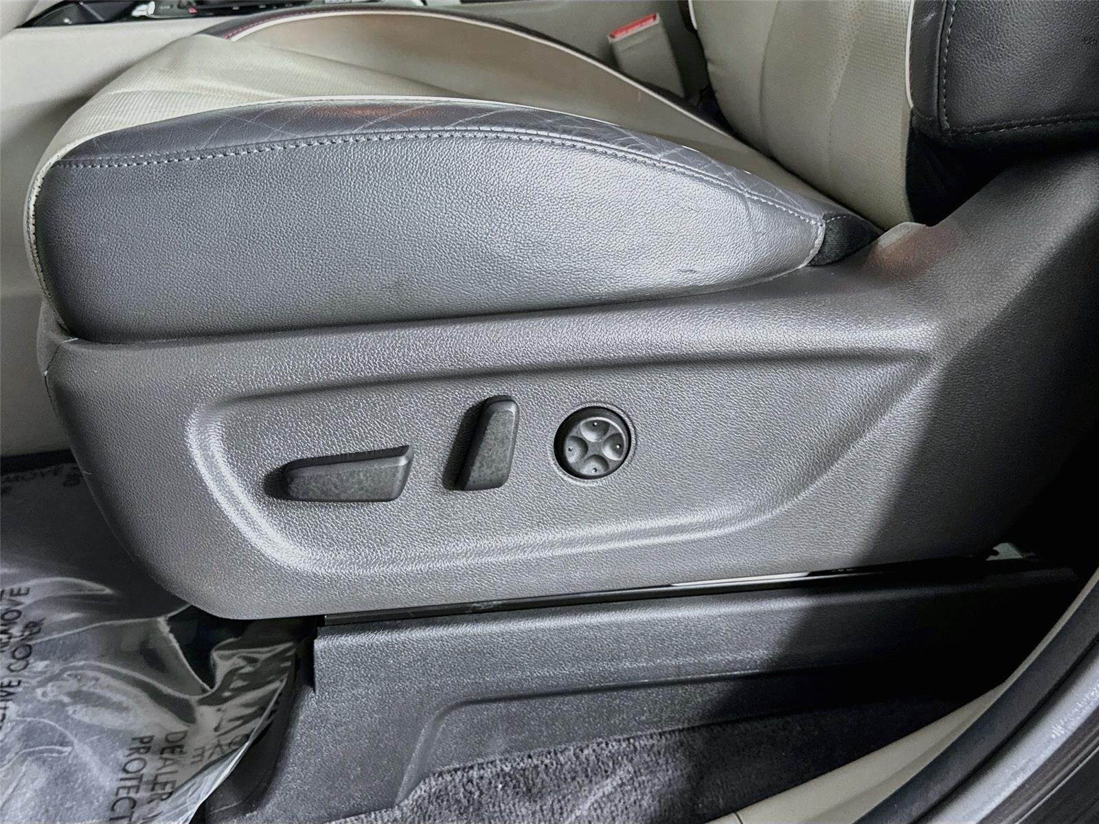 2017 Kia Sedona SX - Photo 22