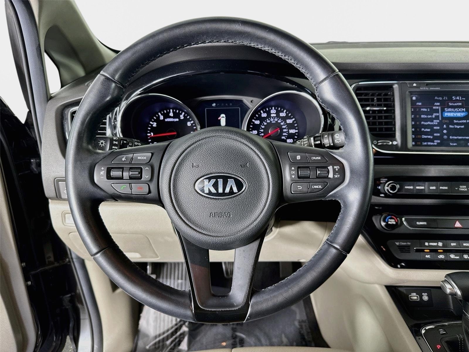 2017 Kia Sedona SX - Photo 13