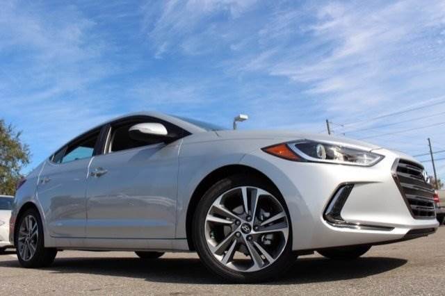 2017 Hyundai Elantra silver