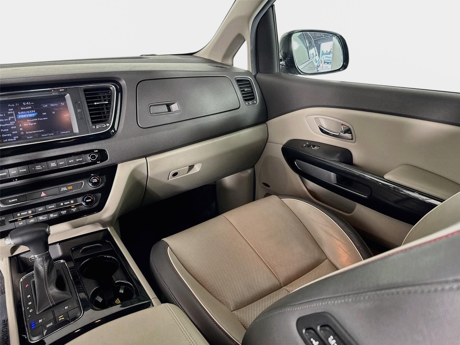 2017 Kia Sedona SX - Photo 26