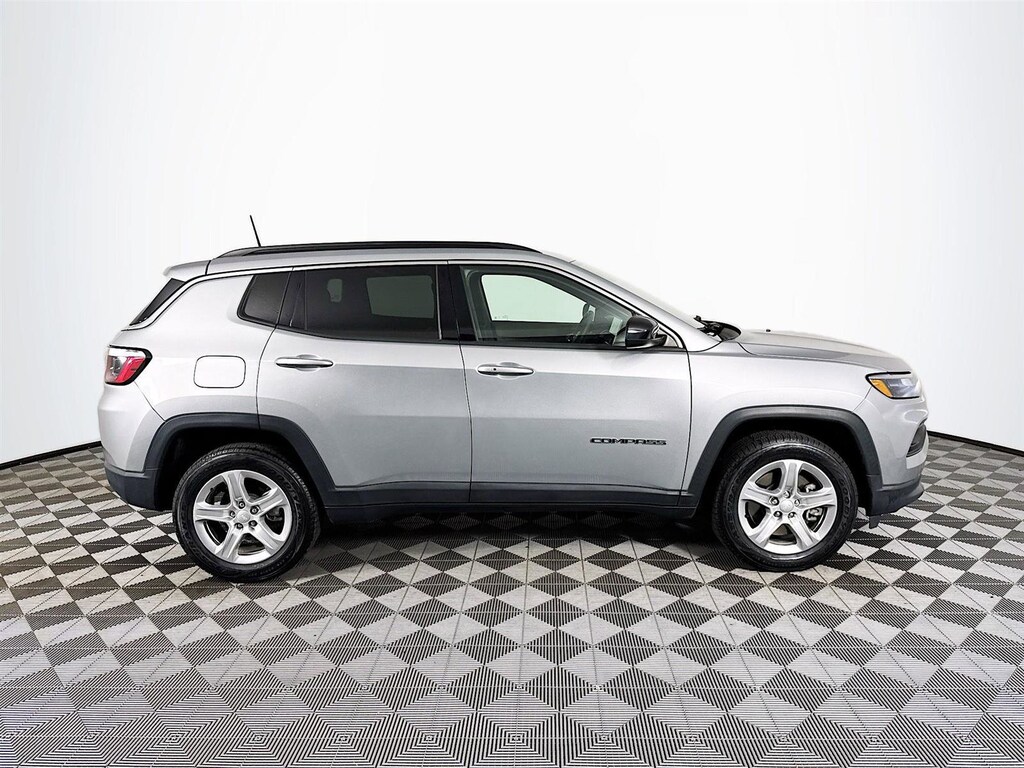 Used 2023 Jeep Compass Latitude SUV