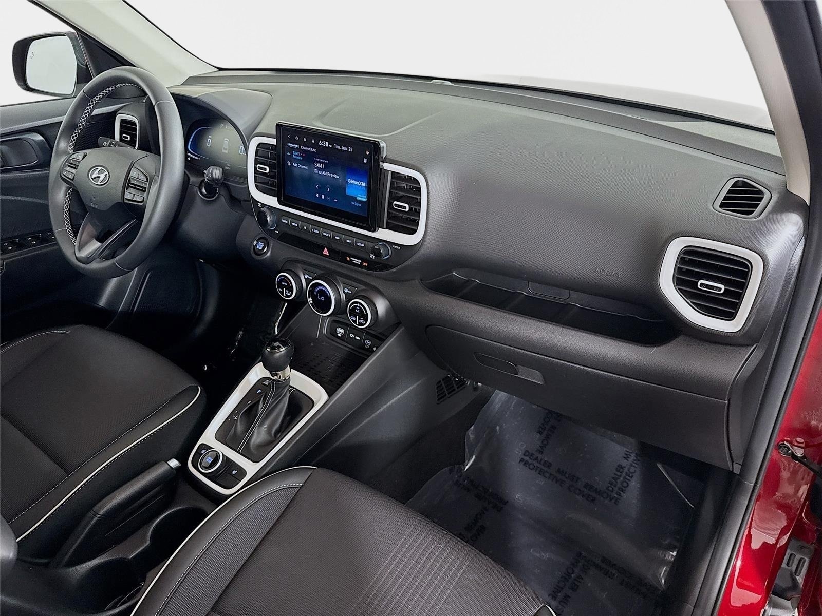 2025 Hyundai Venue Limited - Photo 28