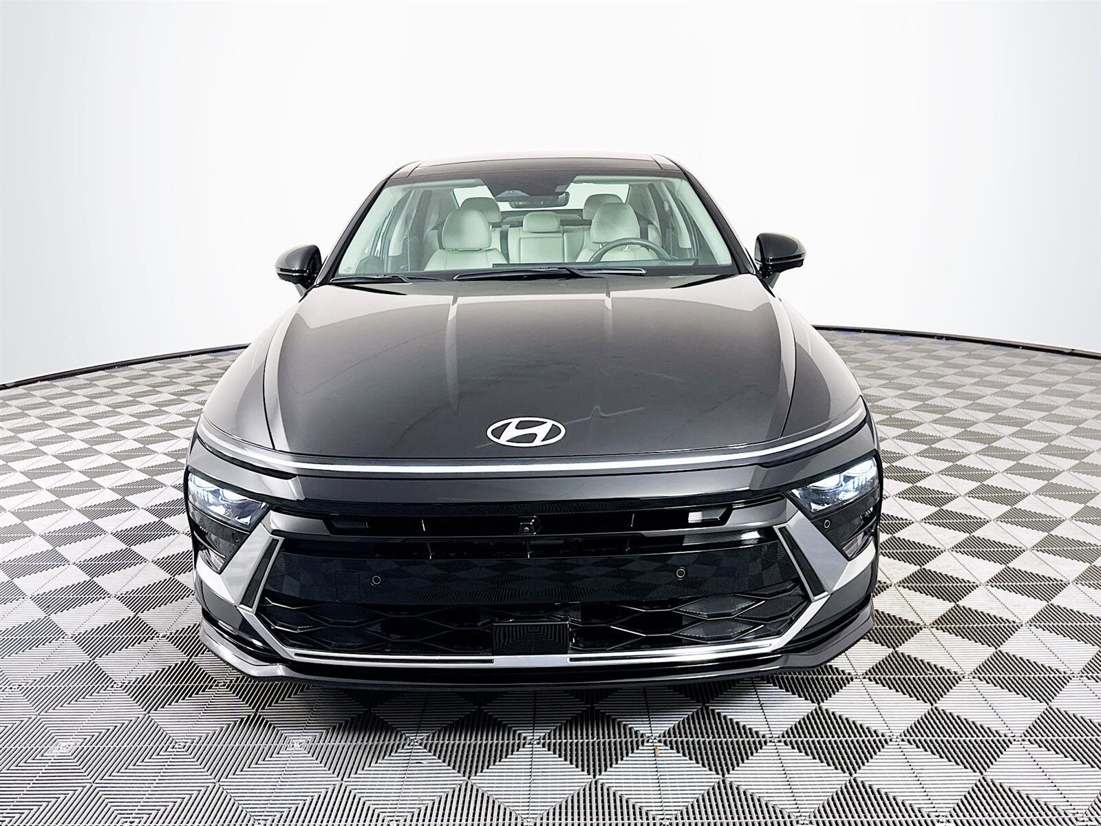 2024 Hyundai Sonata Hybrid Limited photo 2
