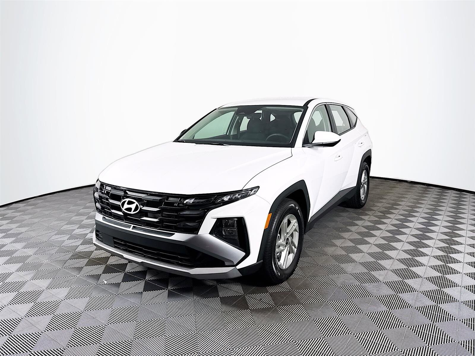 2025 Hyundai Tucson SE photo 3