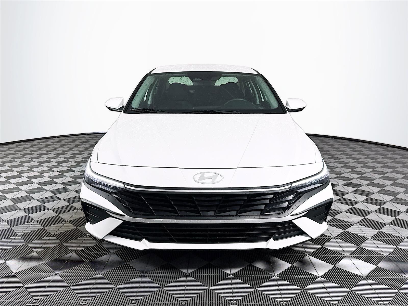 2025 Hyundai Elantra SE photo 2