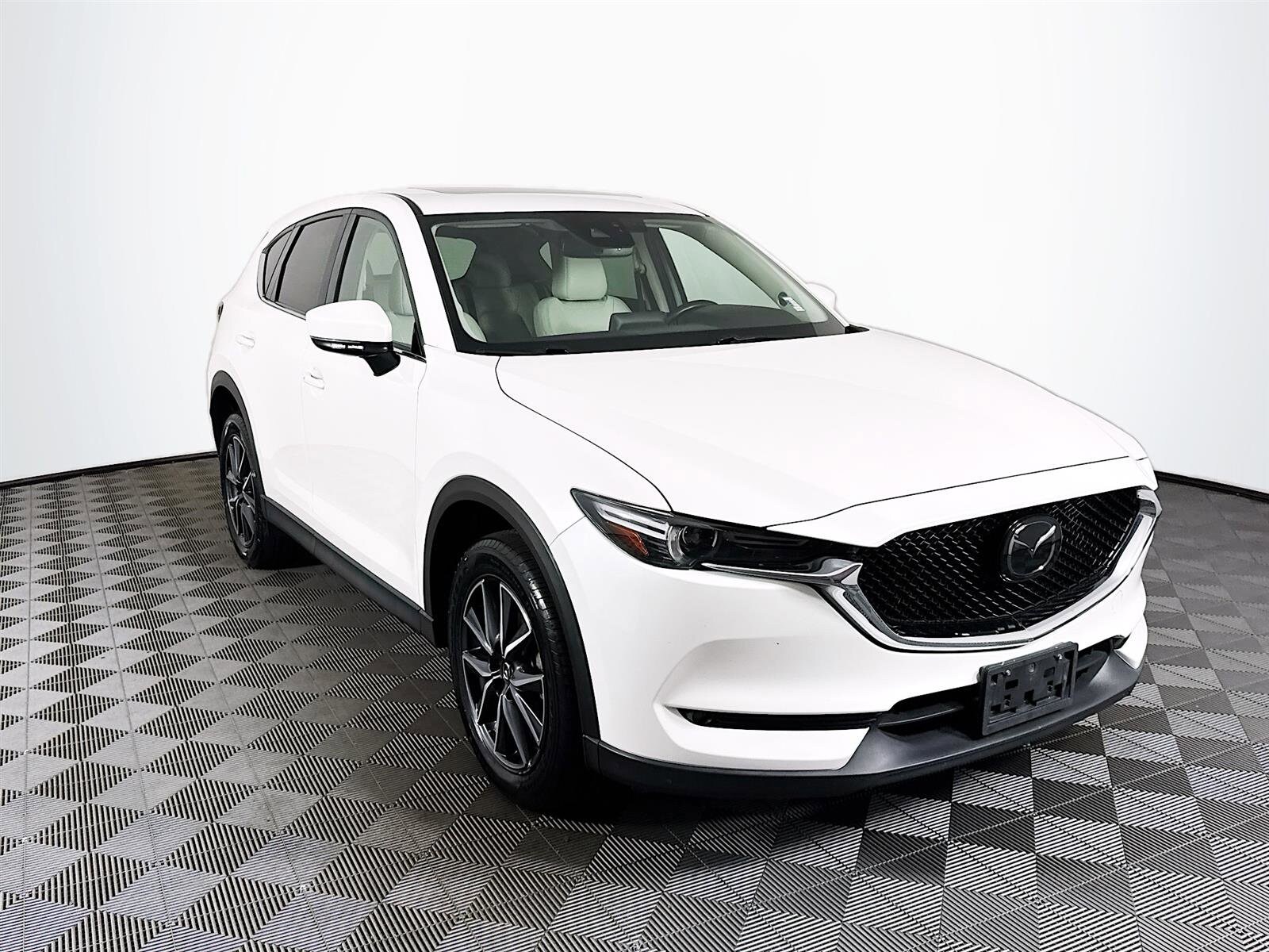 2017 Mazda CX-5 Grand Touring photo 3