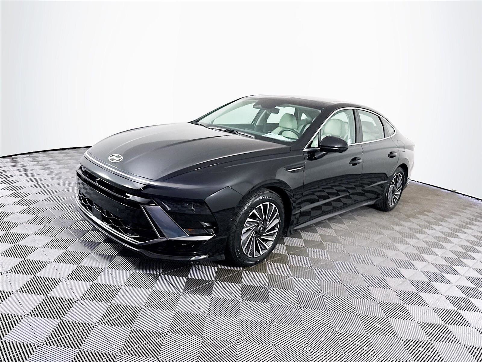 2024 Hyundai Sonata Hybrid Limited photo 3