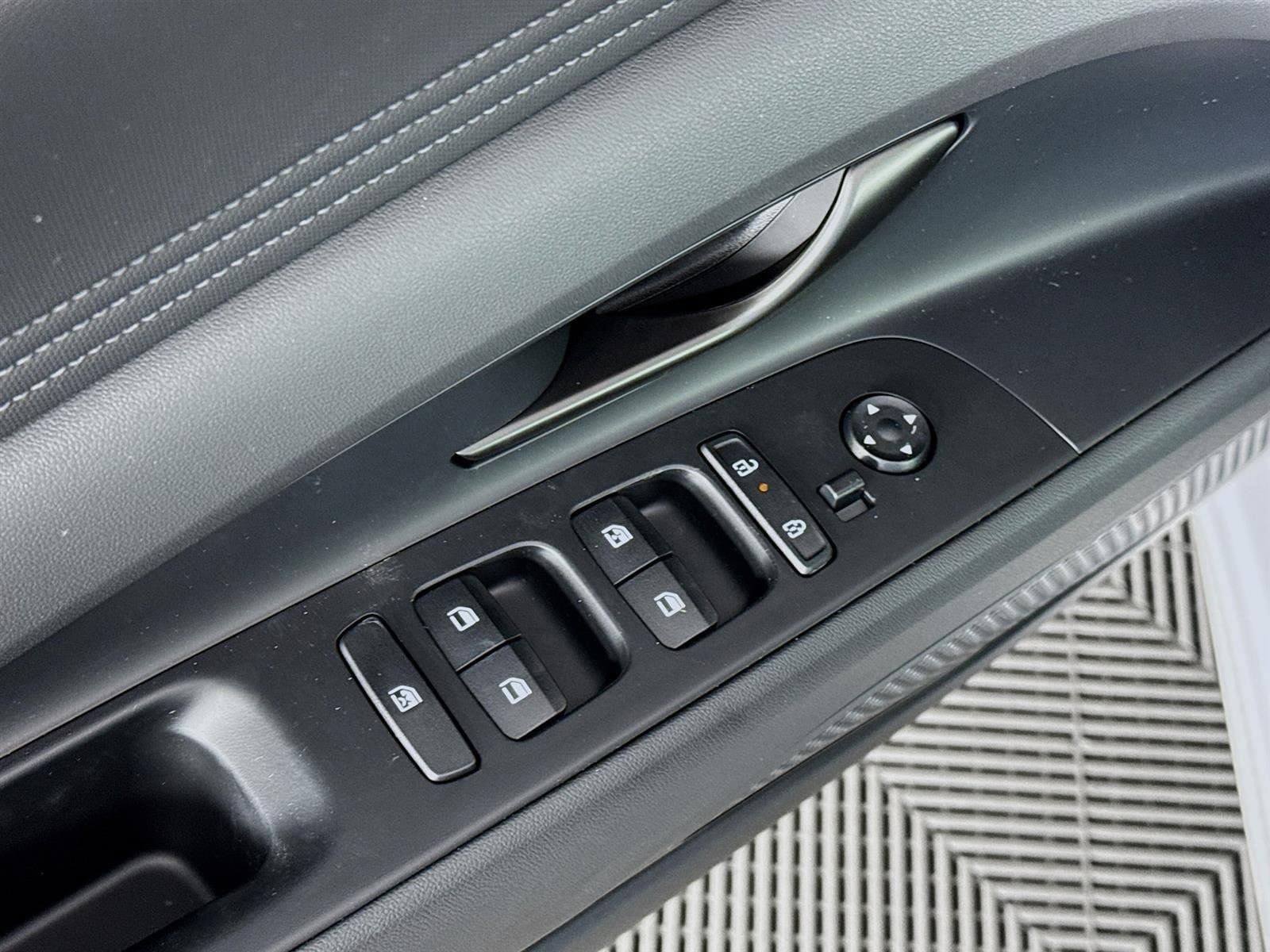2025 Hyundai Elantra Blue - Photo 19