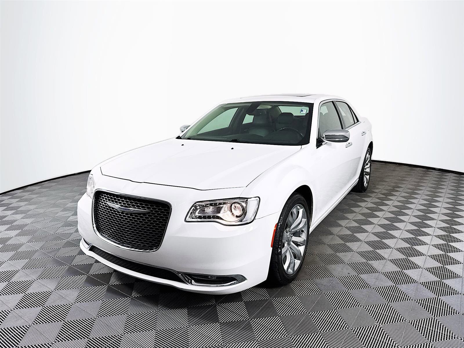 2019 Chrysler 300 Limited photo 3