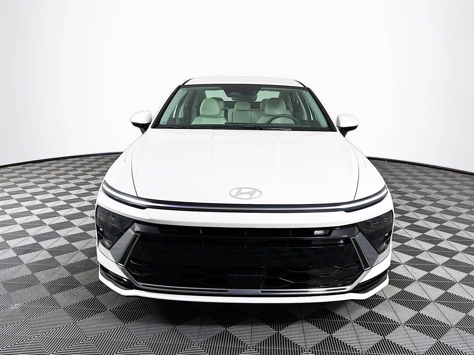 2024 Hyundai Sonata Hybrid SEL photo 2