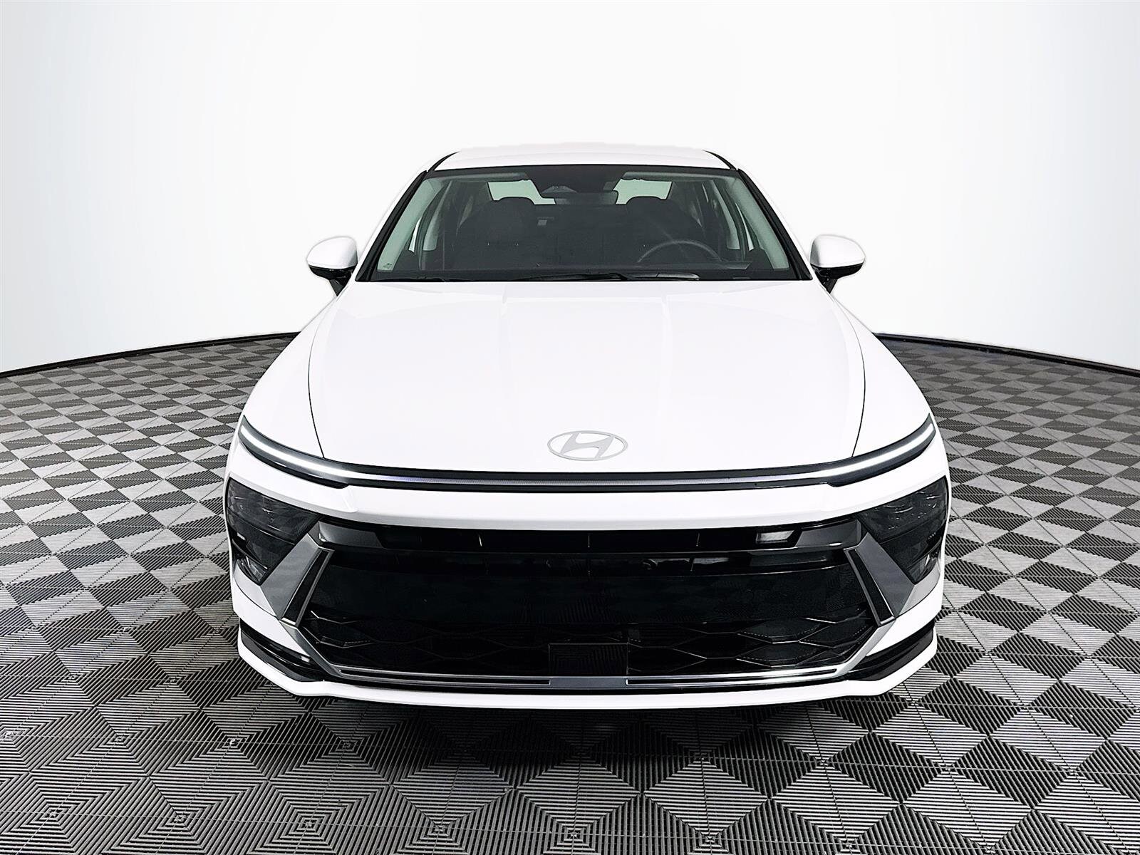 2026 Hyundai Sonata SEL Sport photo 2