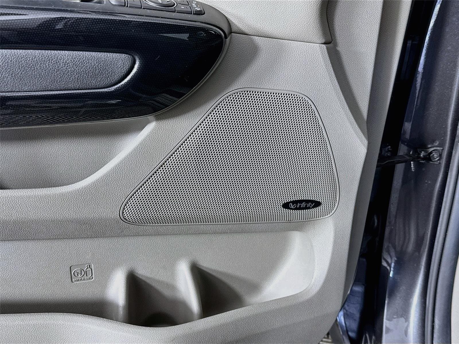 2017 Kia Sedona SX - Photo 21
