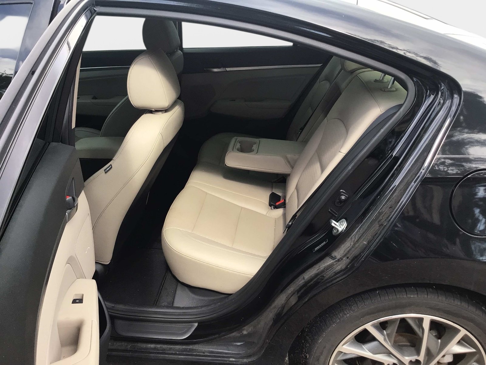 2020 Hyundai Elantra Limited - Photo 9