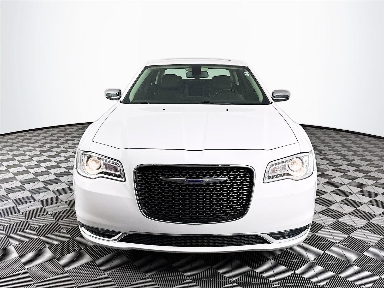 2019 Chrysler 300 Limited photo 2