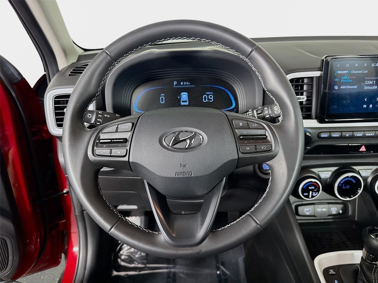 2025 Hyundai Venue Limited - Photo 12