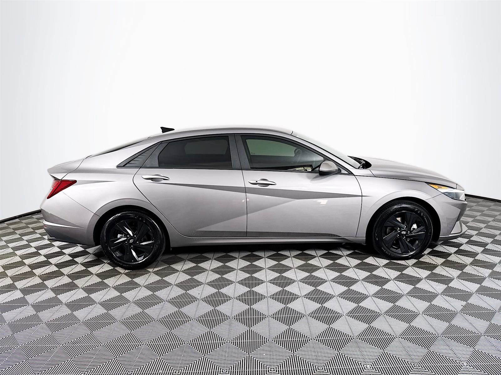 2023 Hyundai Elantra Hybrid Blue photo 3