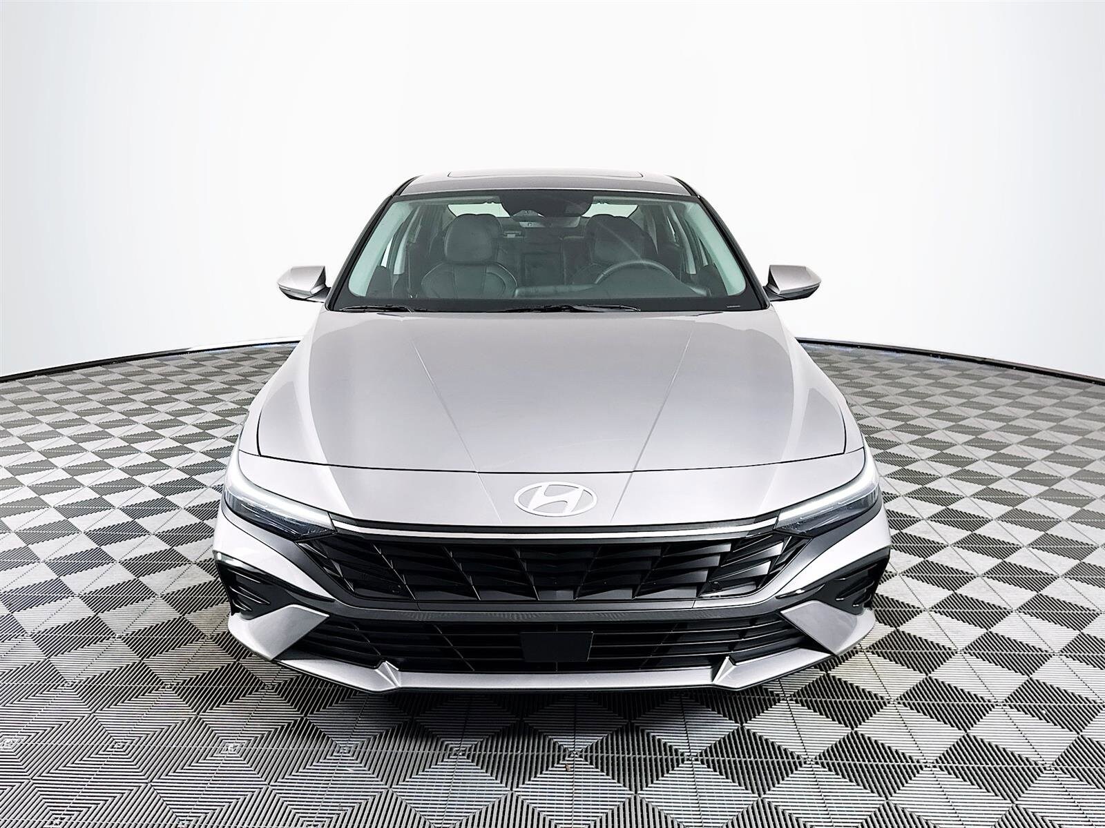 2025 Hyundai Elantra Limited photo 2