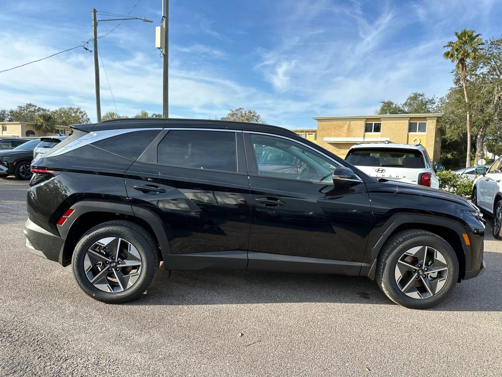 2025 Hyundai Tucson SEL Convenience photo 2