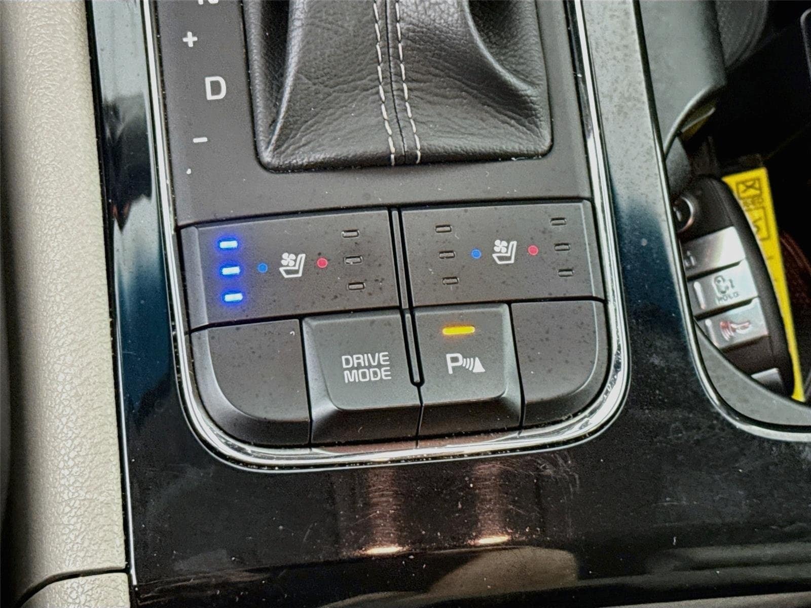 2017 Kia Sedona SX - Photo 23