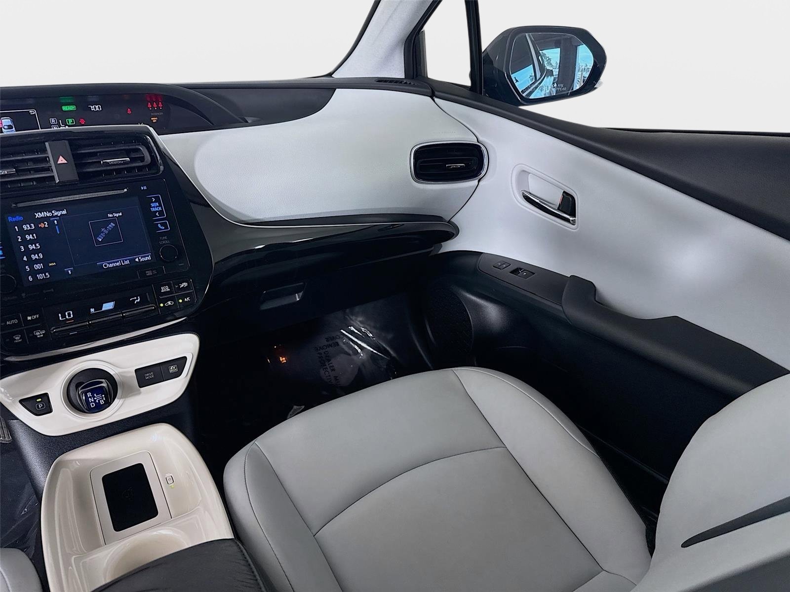 2017 Toyota Prius Three - Photo 23