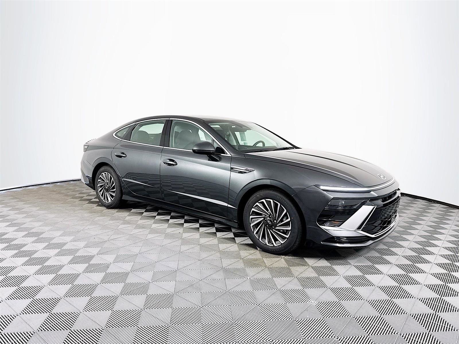 2025 Hyundai Sonata Hybrid SEL's photo