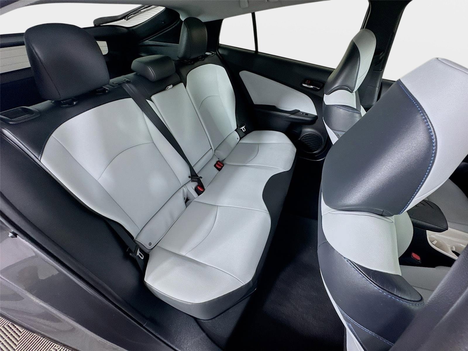 2017 Toyota Prius Three - Photo 25