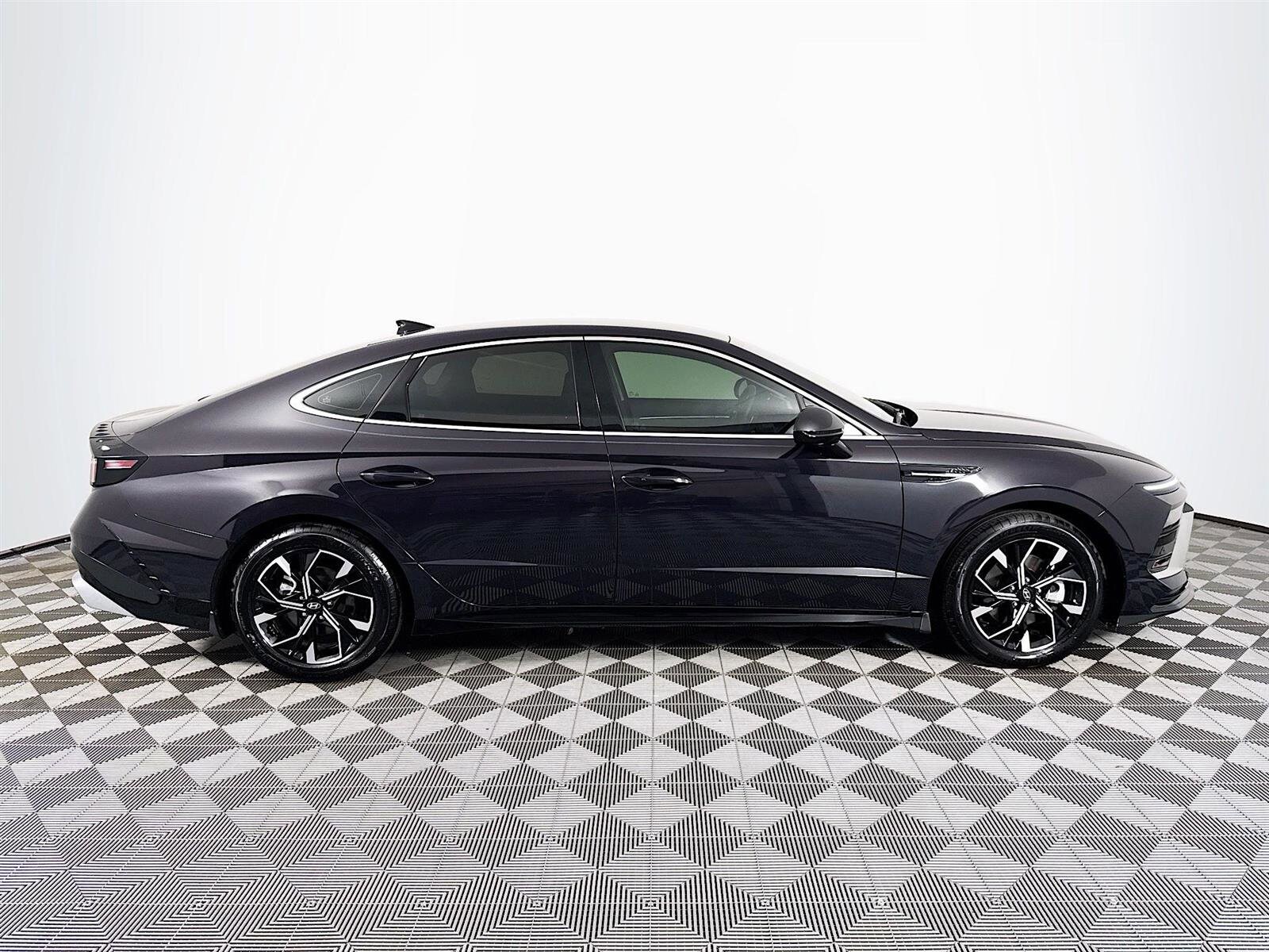 2024 Hyundai Sonata SEL photo 3