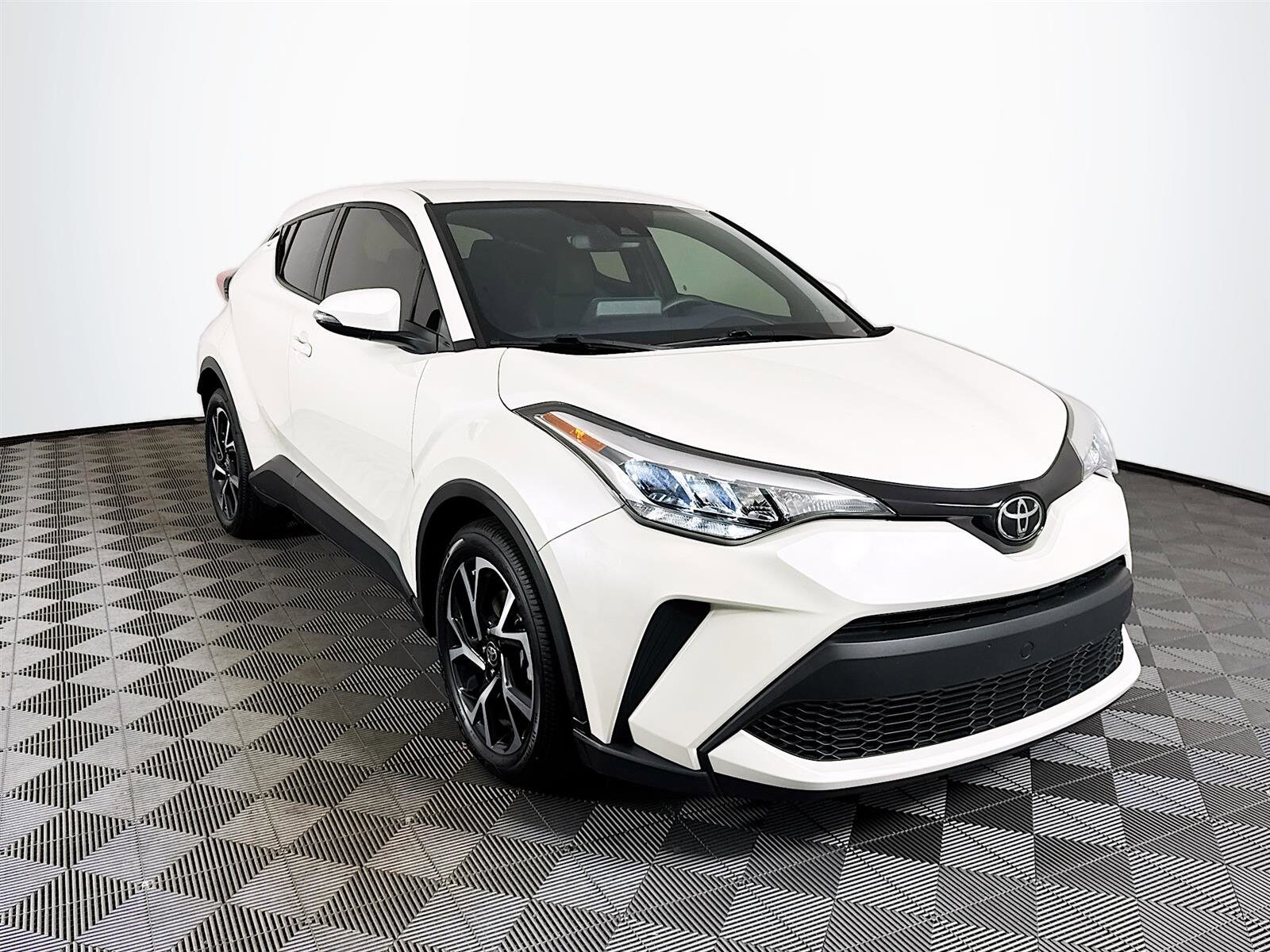 2021 Toyota C-HR LE photo 3