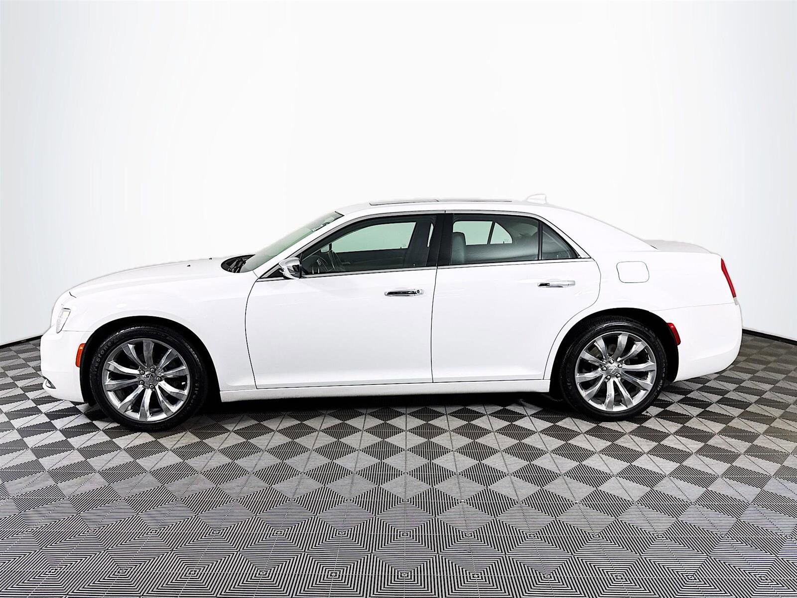 2019 Chrysler 300 Limited photo 4