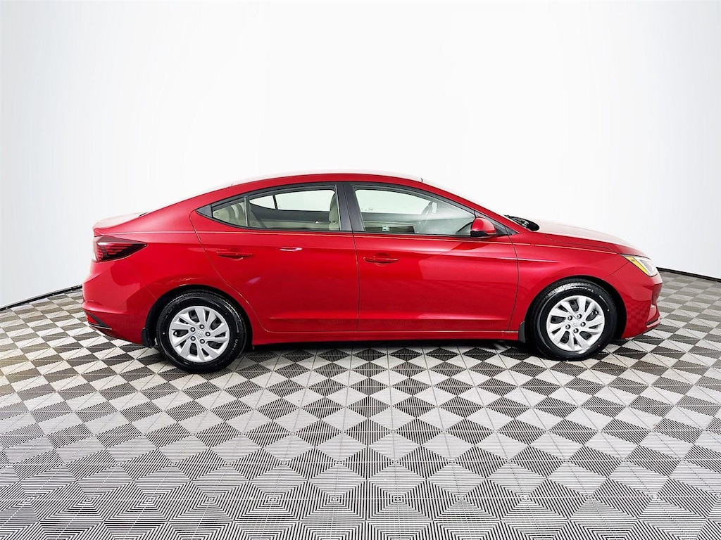 Used 2020 Hyundai Elantra SE Sedan