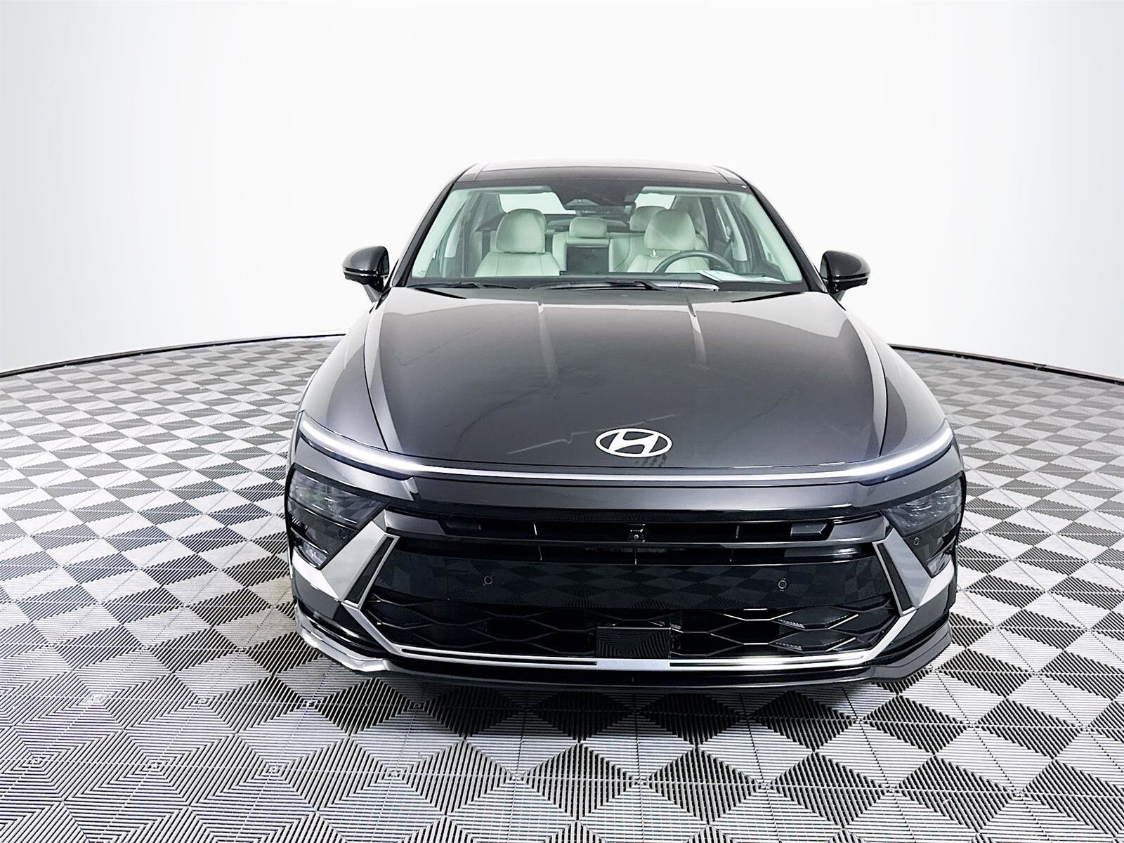 2024 Hyundai Sonata Hybrid Limited photo 2